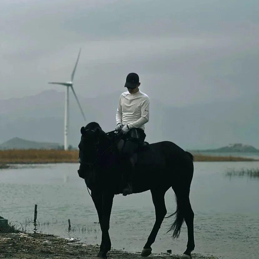 𝑻𝒉𝒆 𝑯𝒖