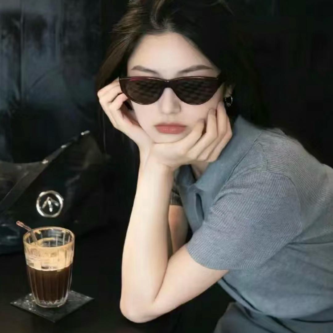 八月