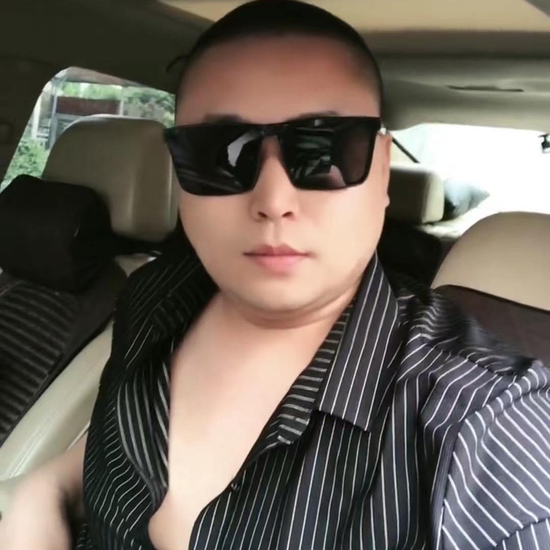 请叫我     张帅