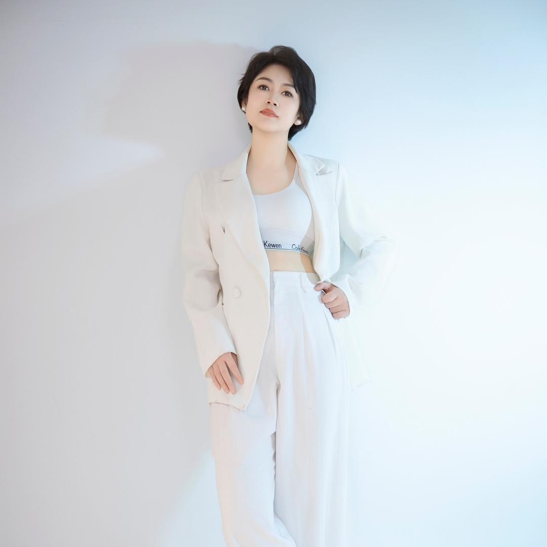 城阳美佳人-易彤