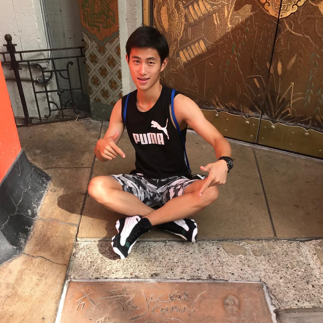 小lee老师很严肃