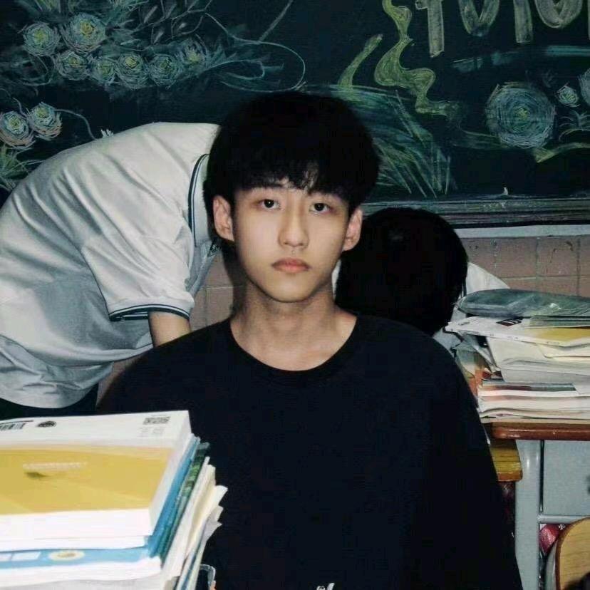 高山有云，低谷有雾