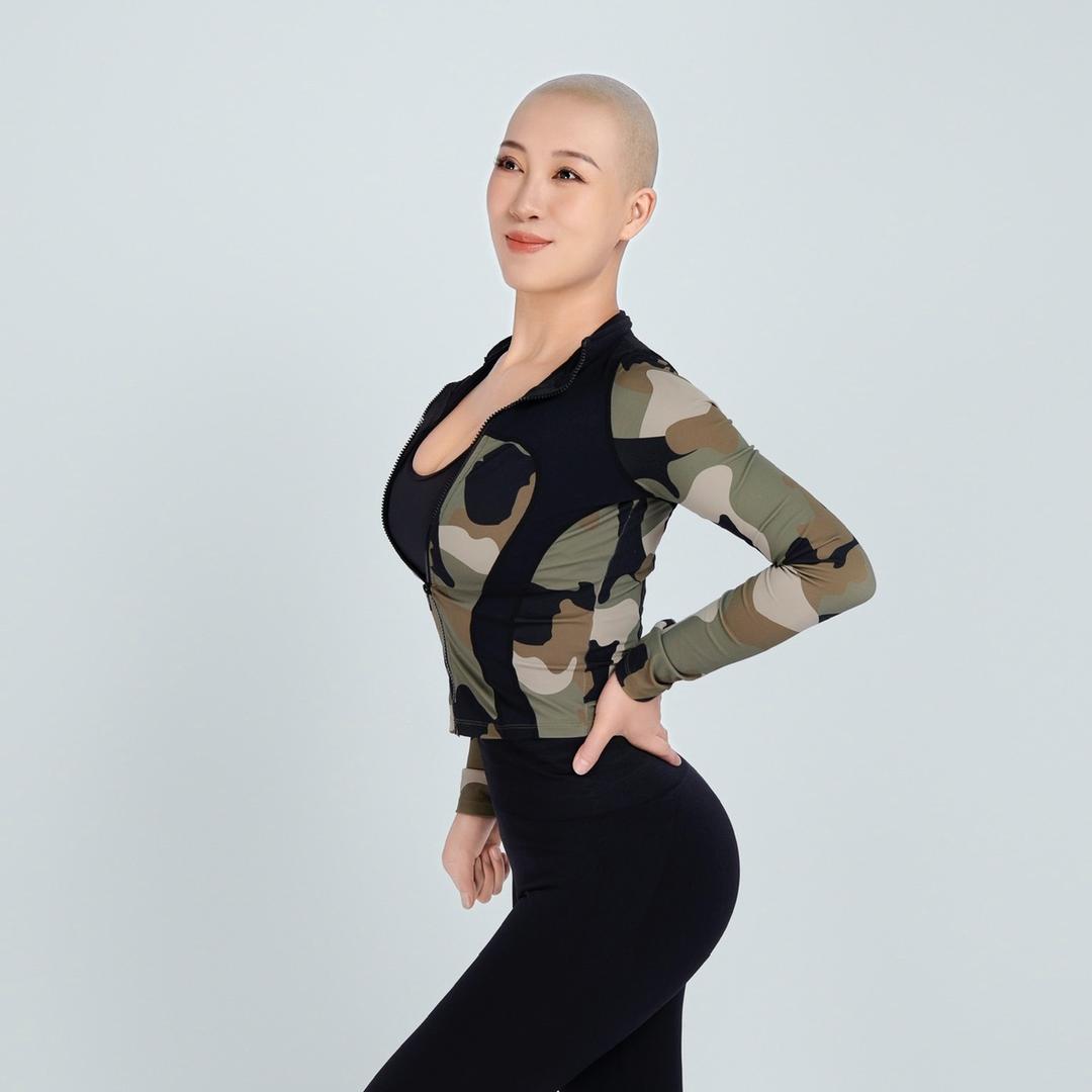 光头郝阿伟爱健身爱瑜伽