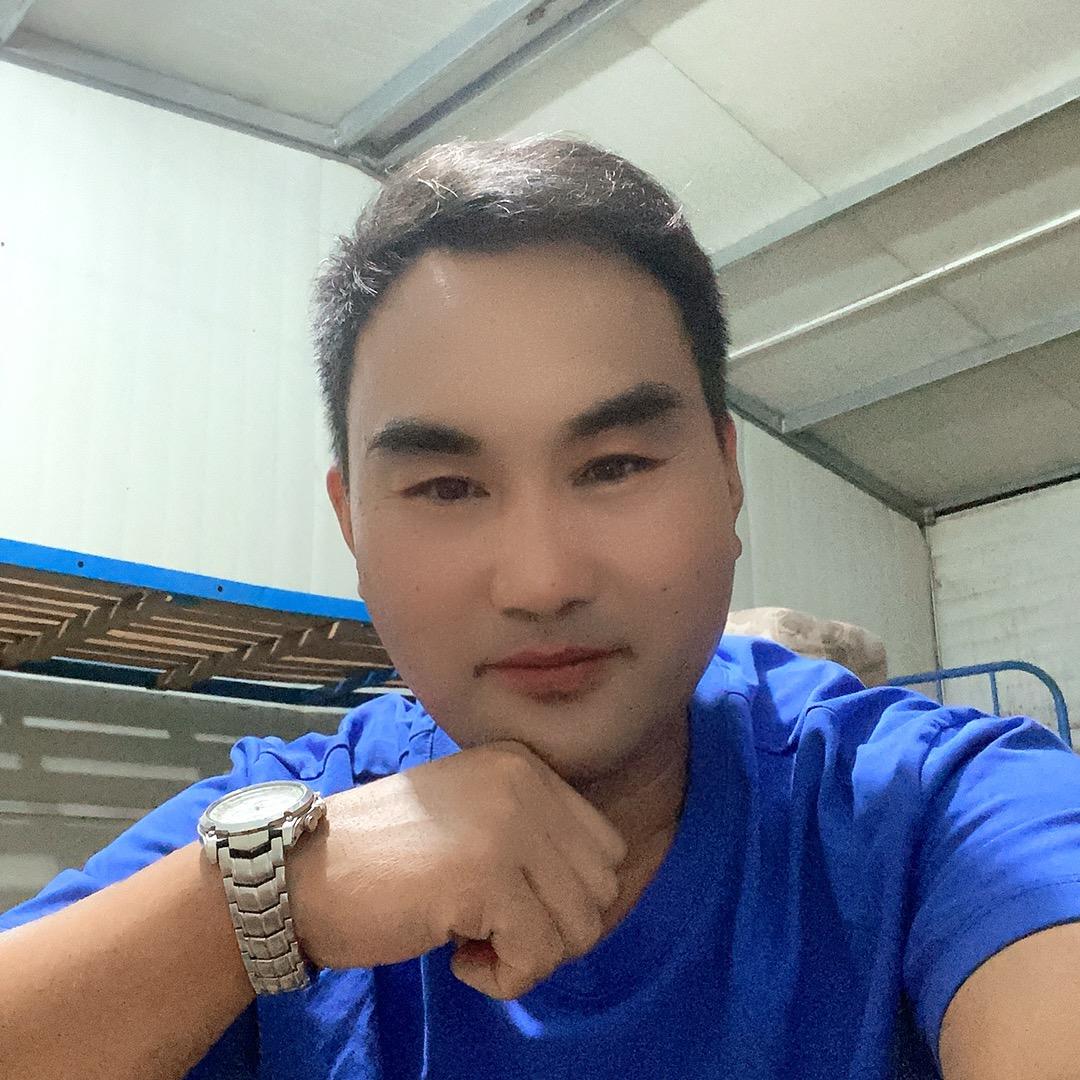 寂寞点着烟☘️☘️