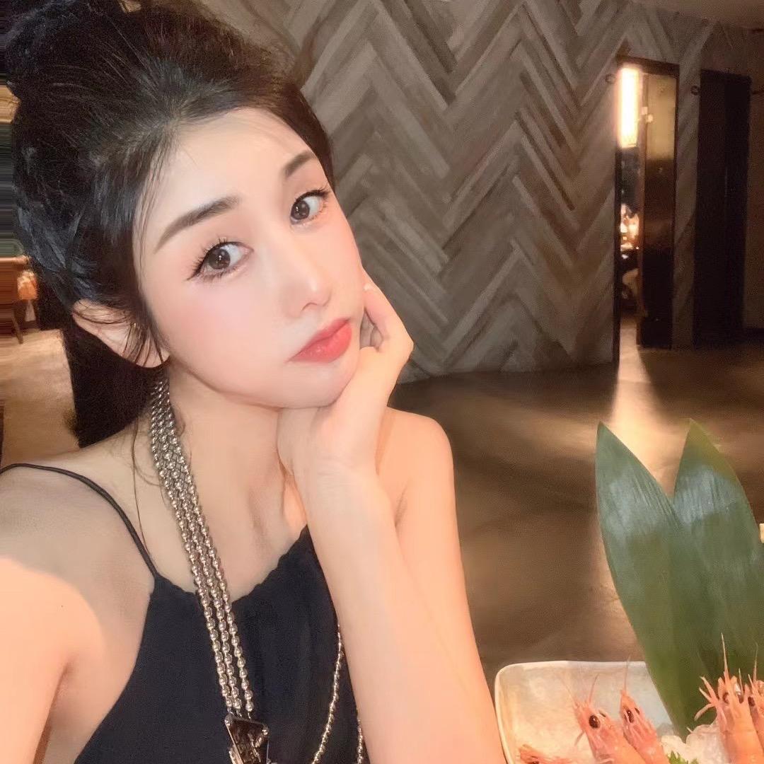 黄依美