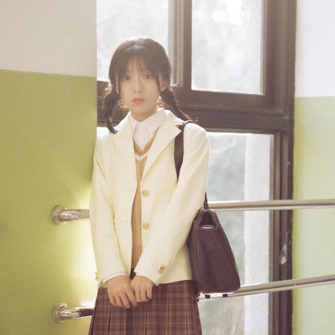 王初伊
