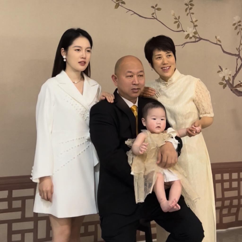 文霞一家人