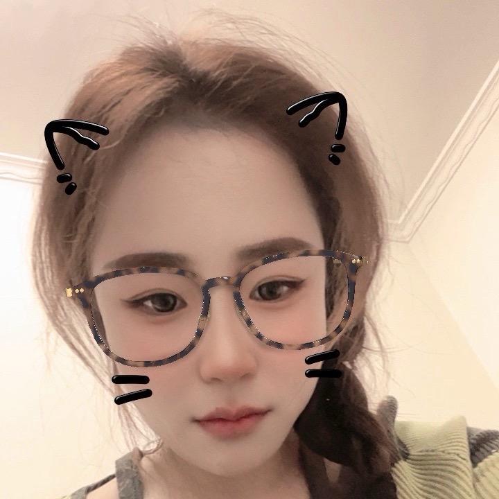 小桃🍑吃不饱