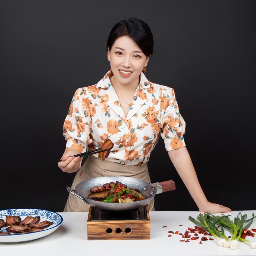 华姐·大蒜炒腊肉