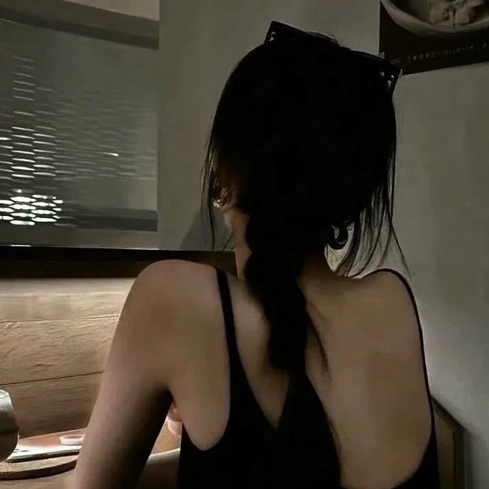 爱哭的话匣子小姐