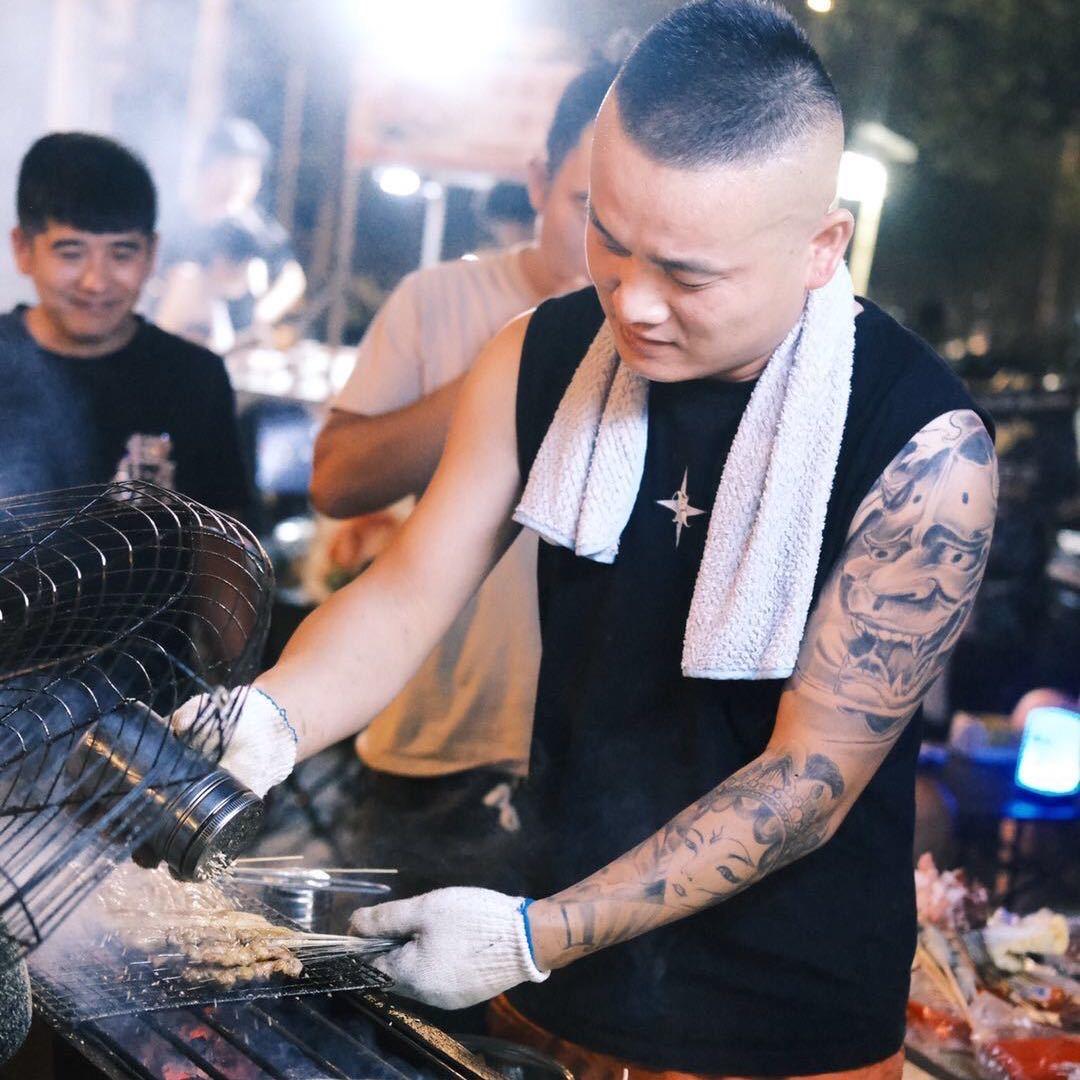 马路边烧烤