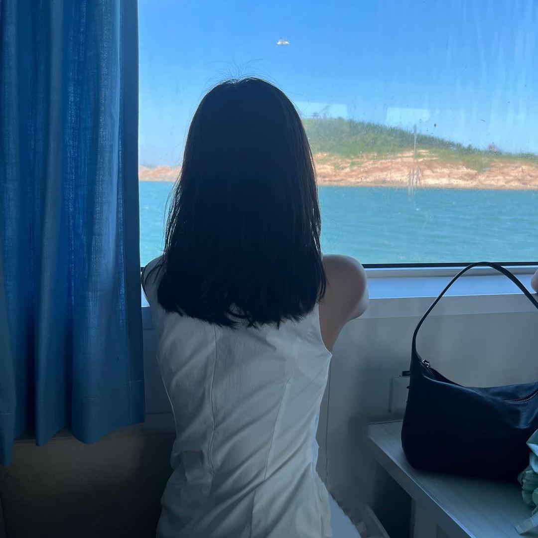 李能能.