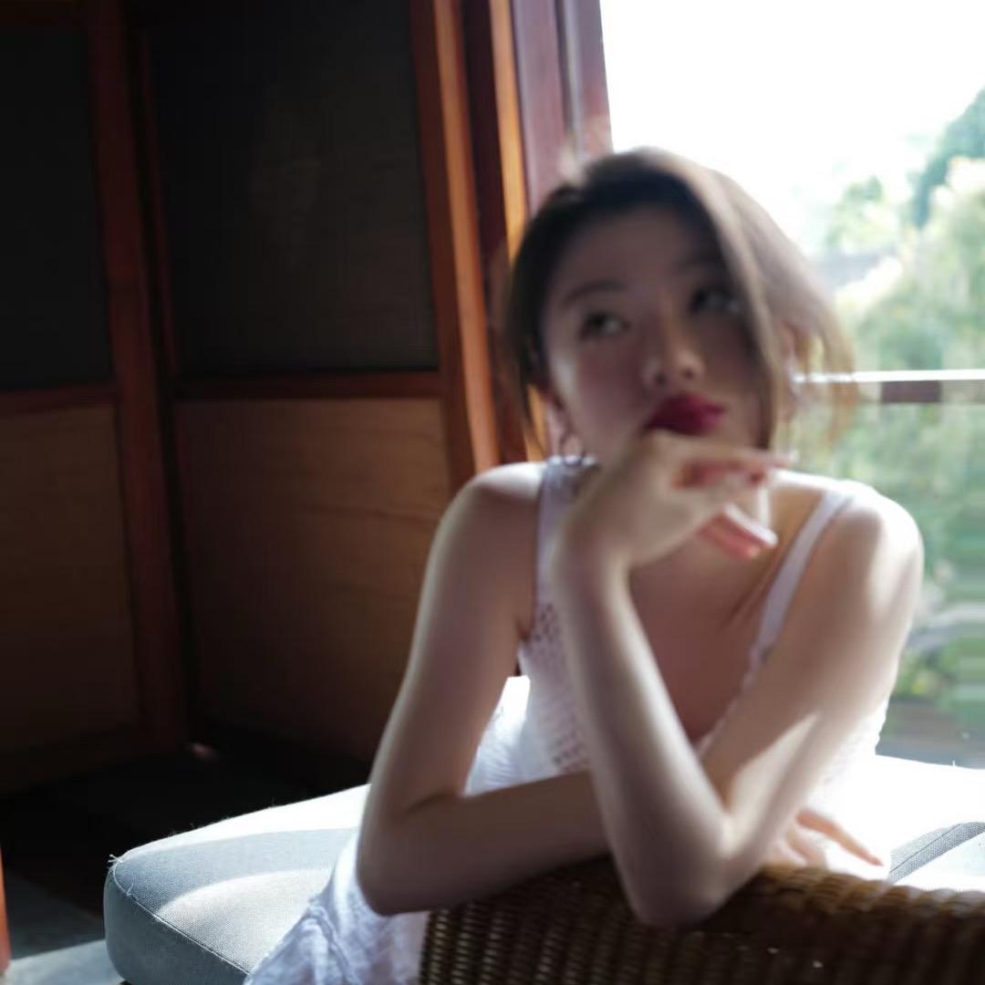 依依