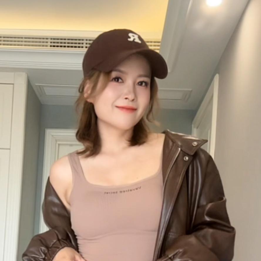 小何姐姐