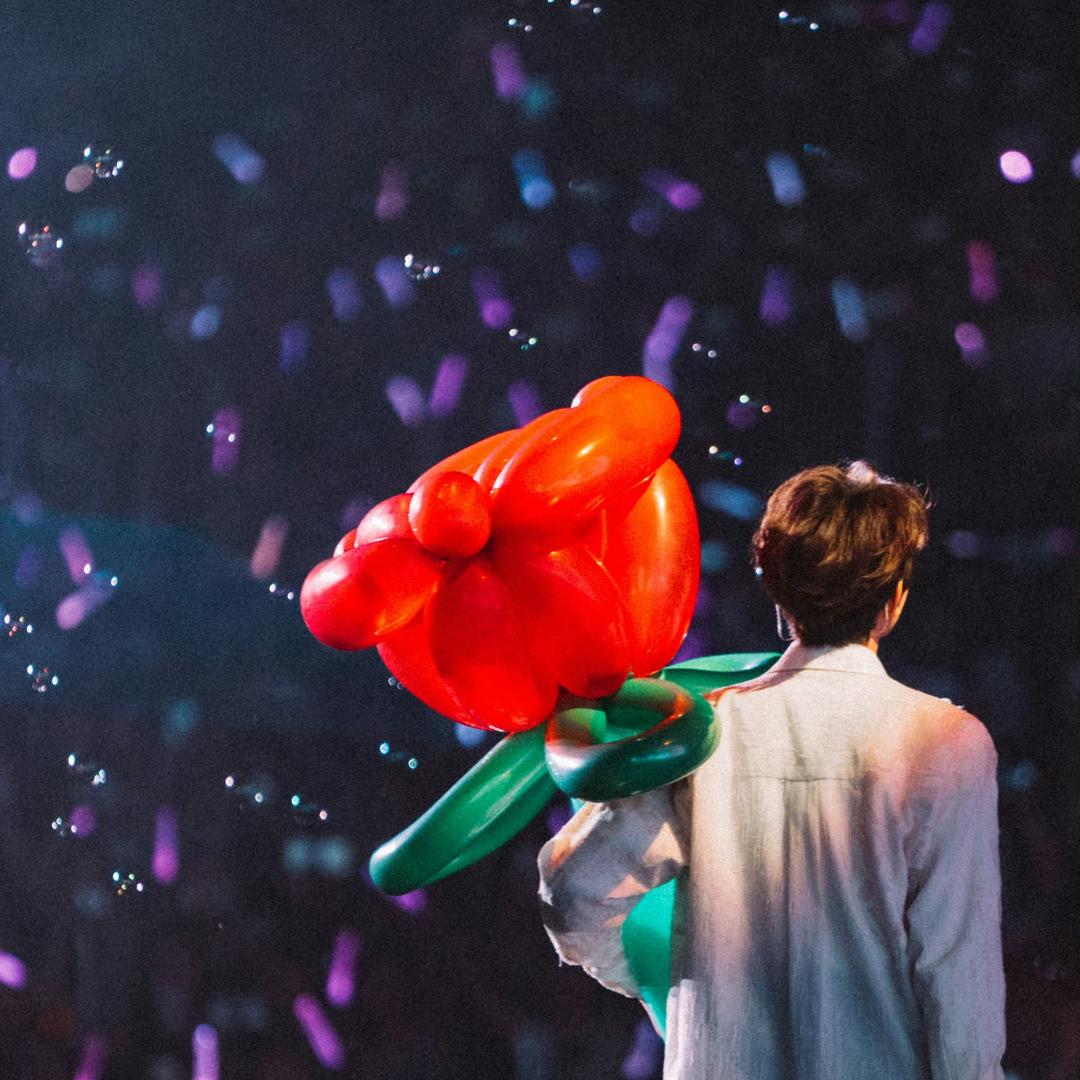 月光碎成一地纸沫