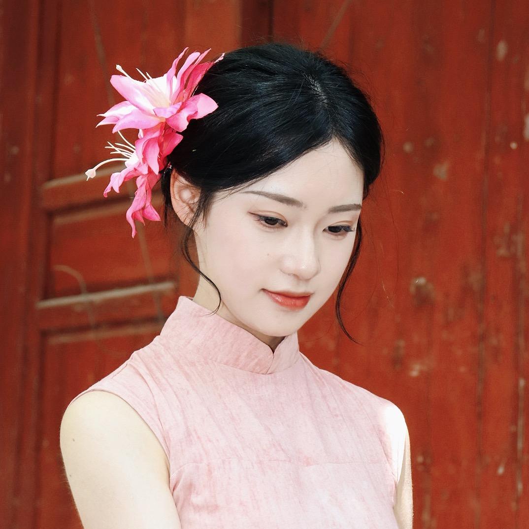 演员 周伊潼