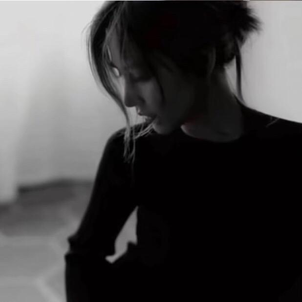 倩.