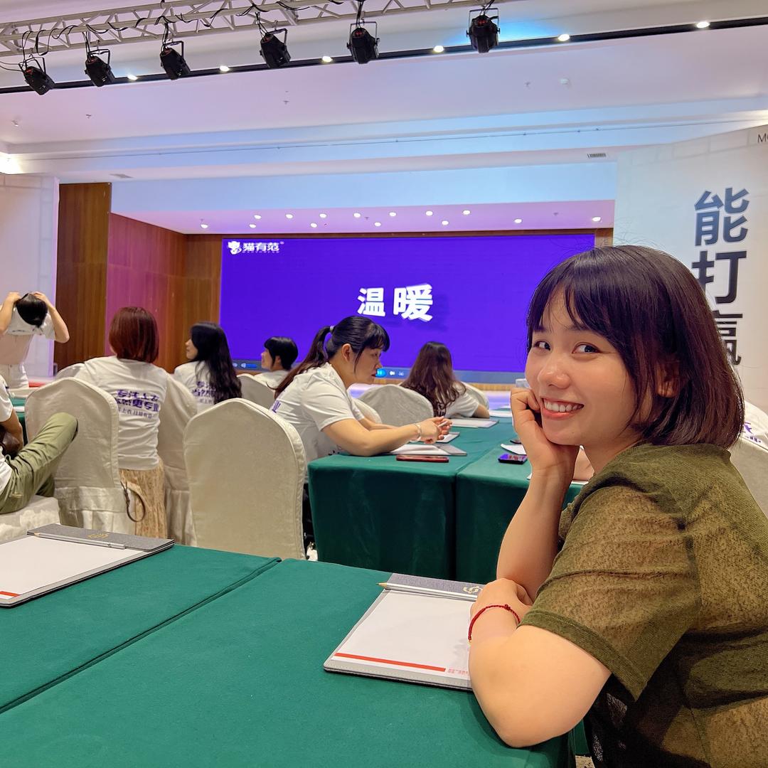 夏芬的内衣袜子店