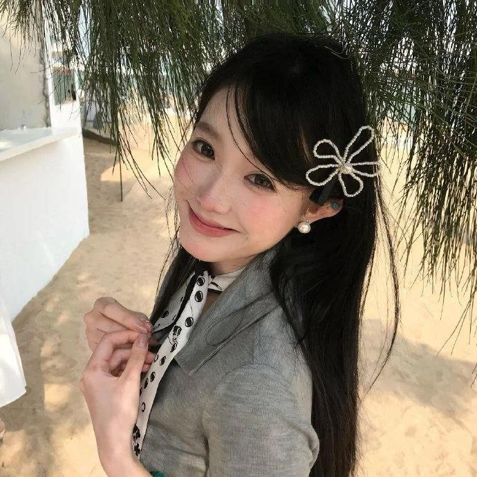 蓓利娅.