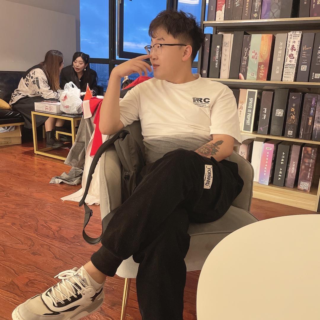 宏达童装店
