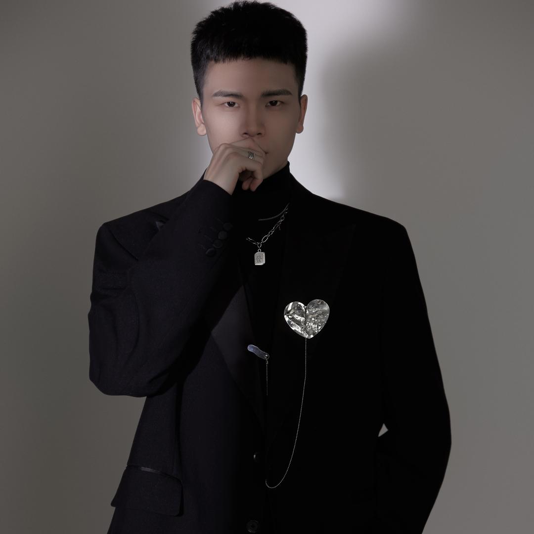 纯白^