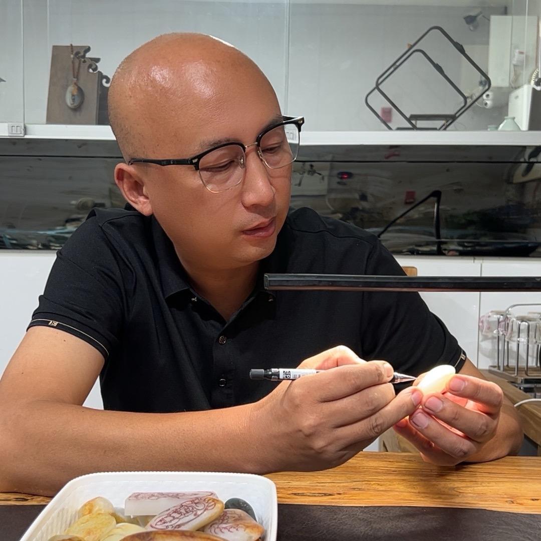 老梁解玉