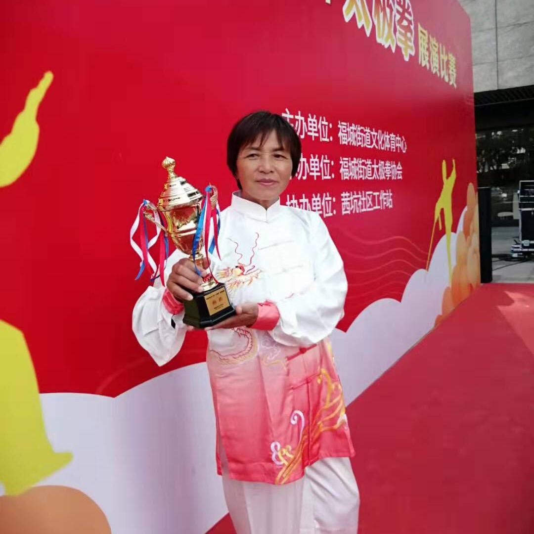 爱运动的老太太