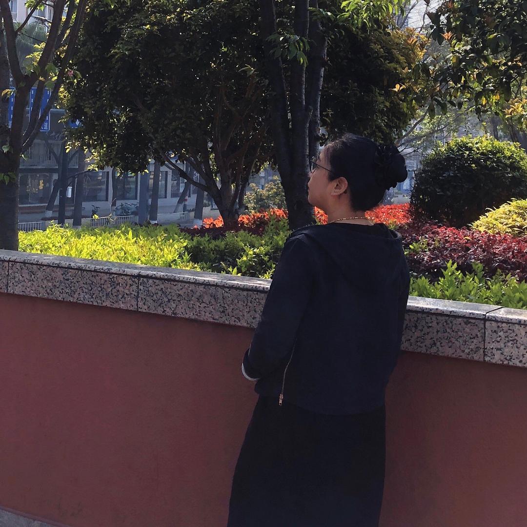 芳影如玥