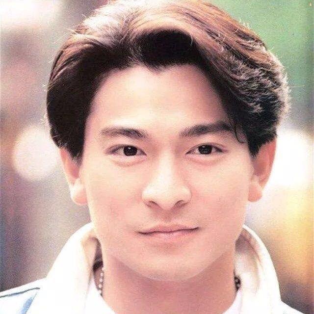 注意看这个男人叫小帅
