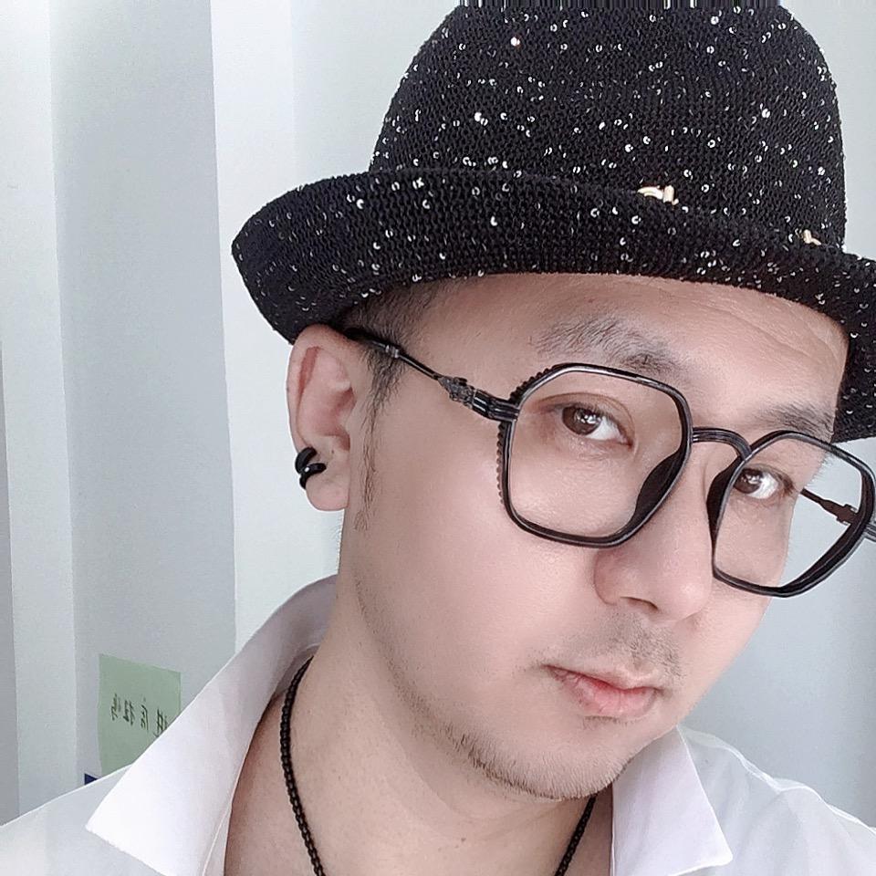 时尚发型设计师志强-通化秋新空间