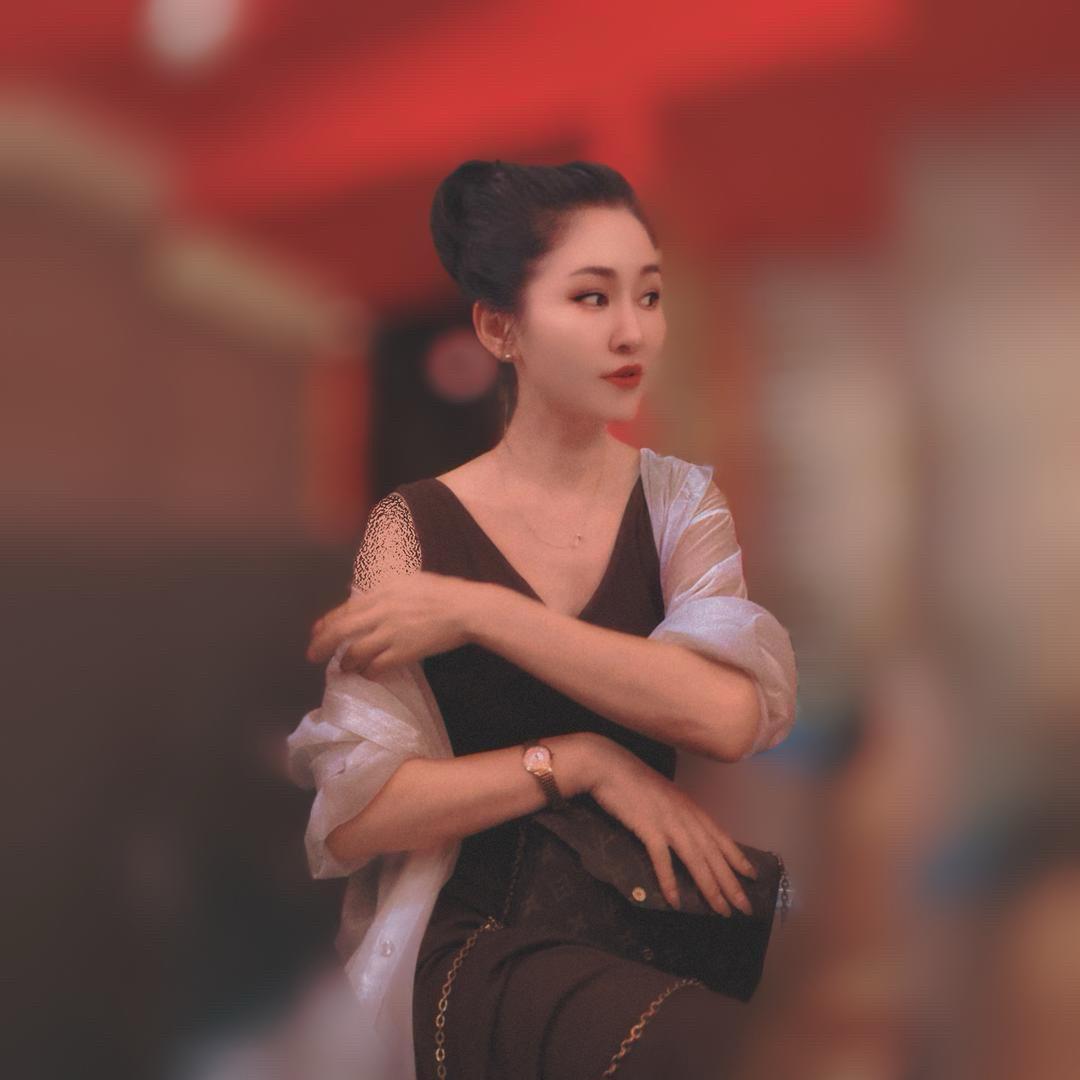 bibi娜孜
