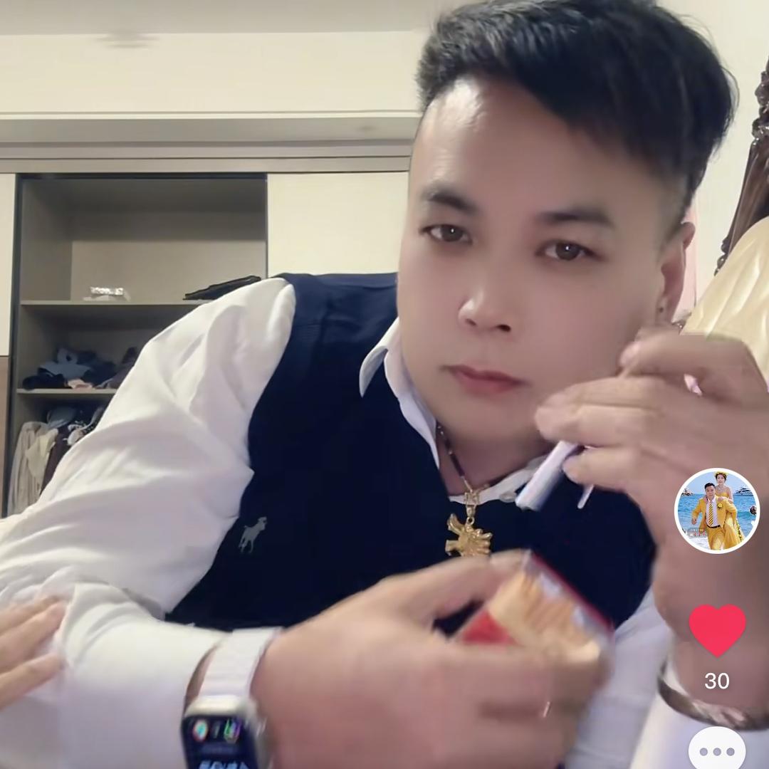 胜哥（留住你的微笑）