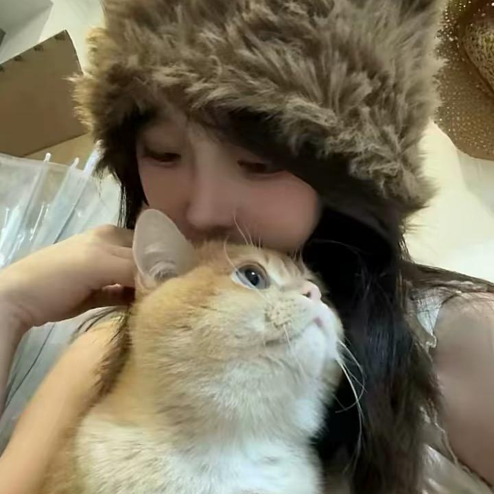 吃饱睡不饱>_<🍂