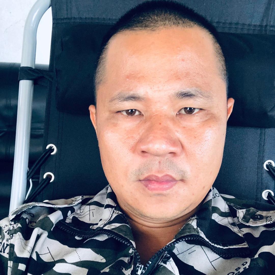 华强爱玩狗