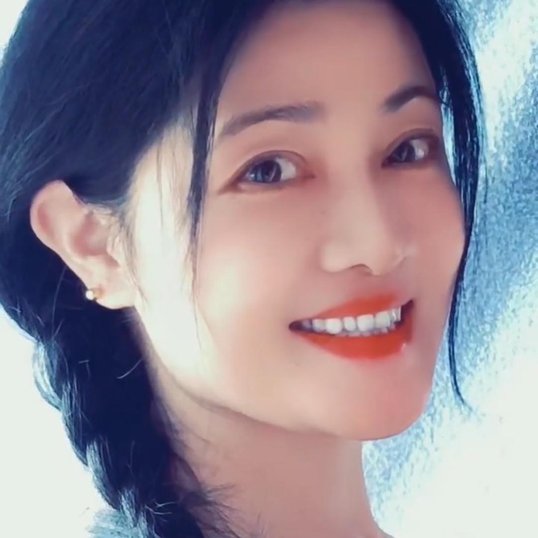低眉浅笑