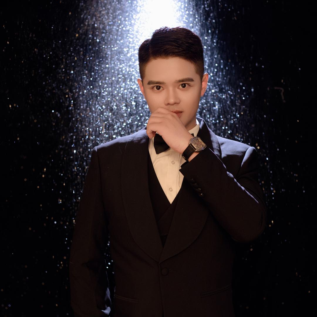 好聚丰香菇麻椒鸡老板刁威震