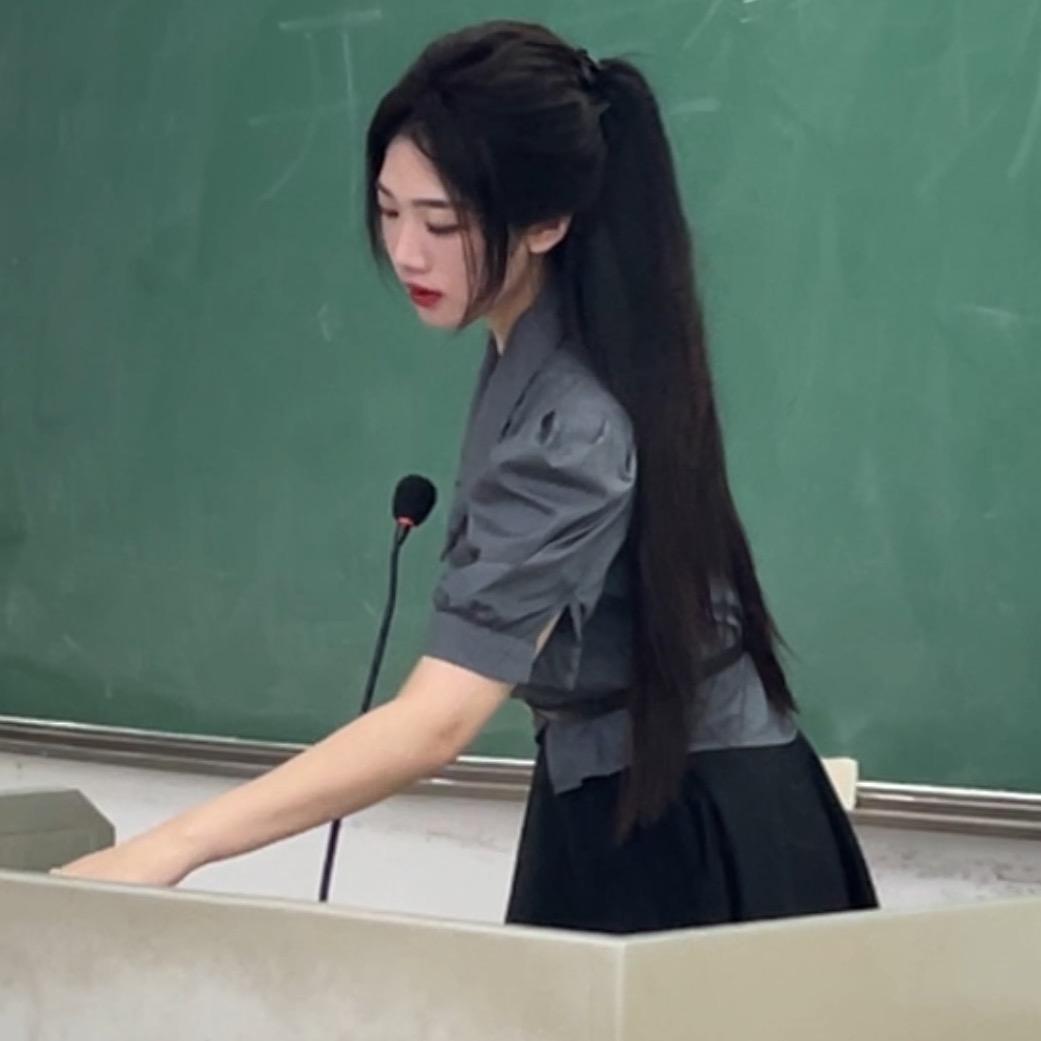 邱月
