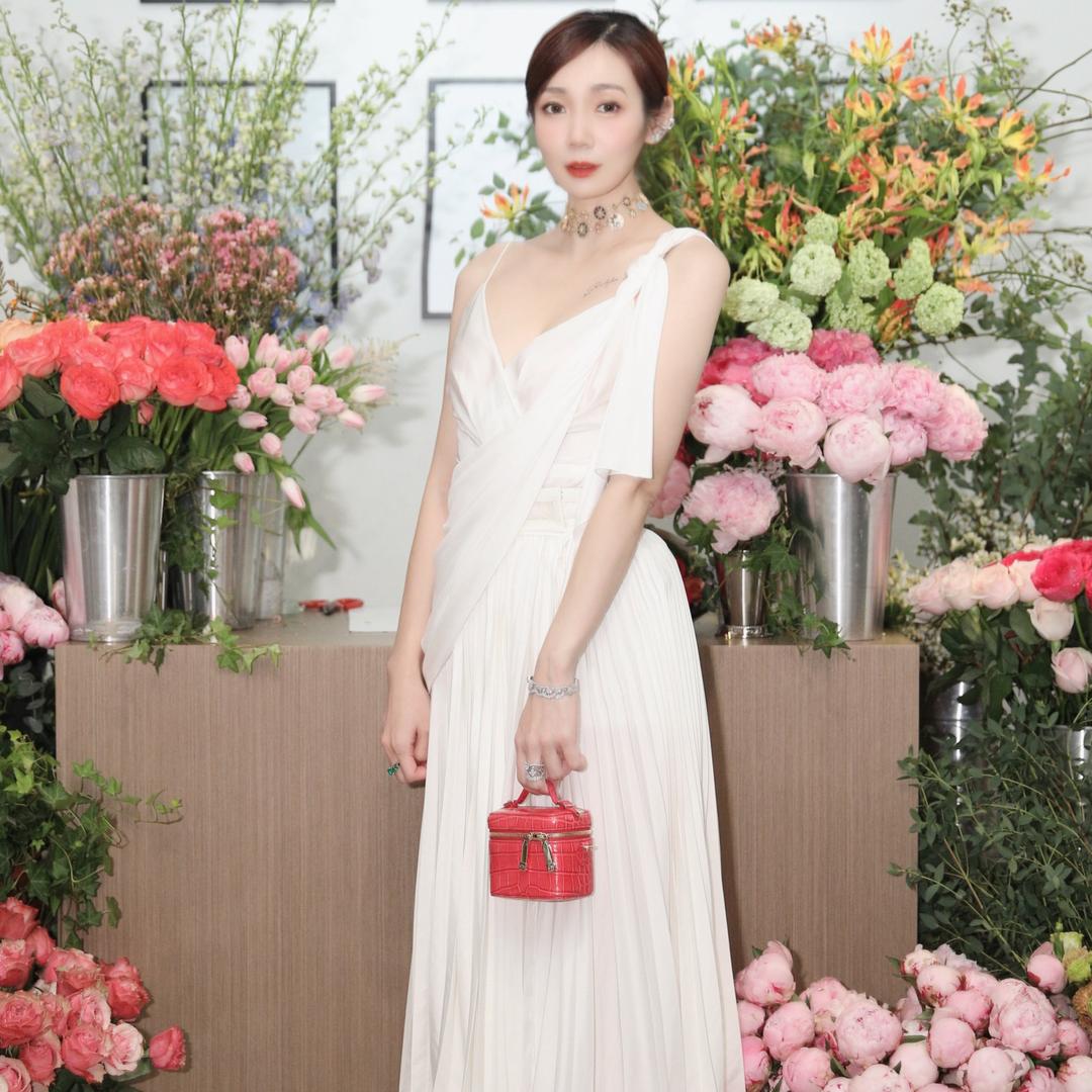 雅昕Lara（君伶头子）