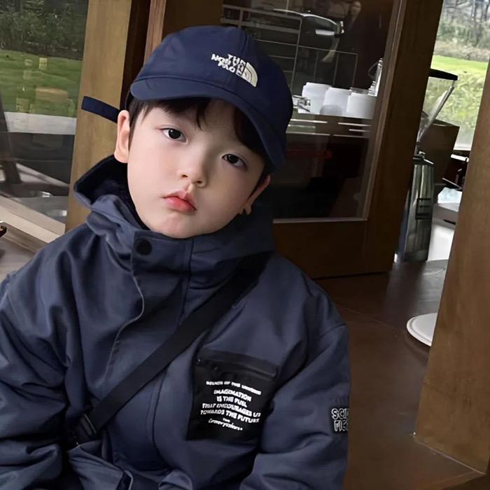 用椰子榨果汁🥥