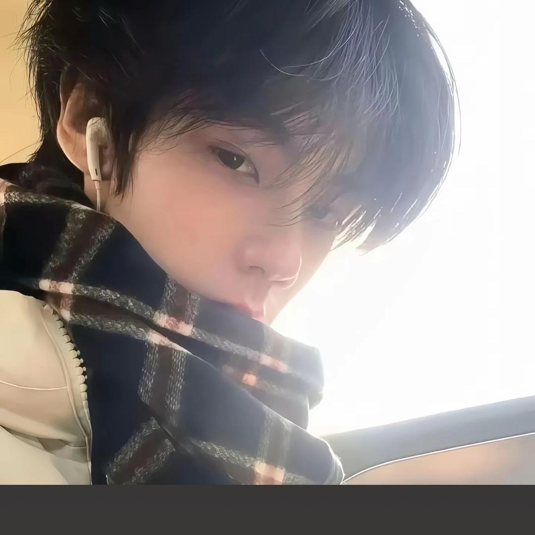 洛