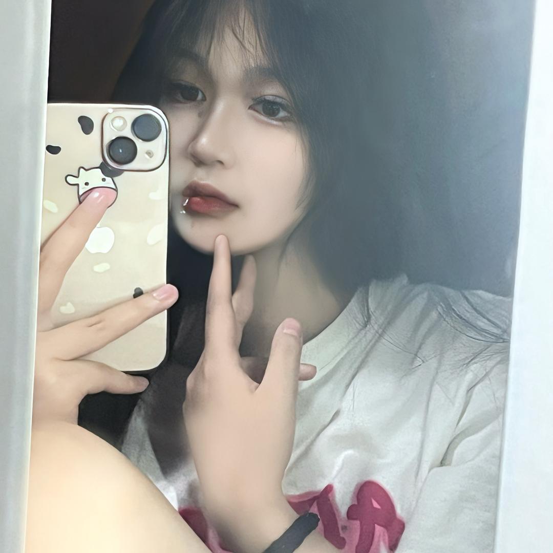欣^