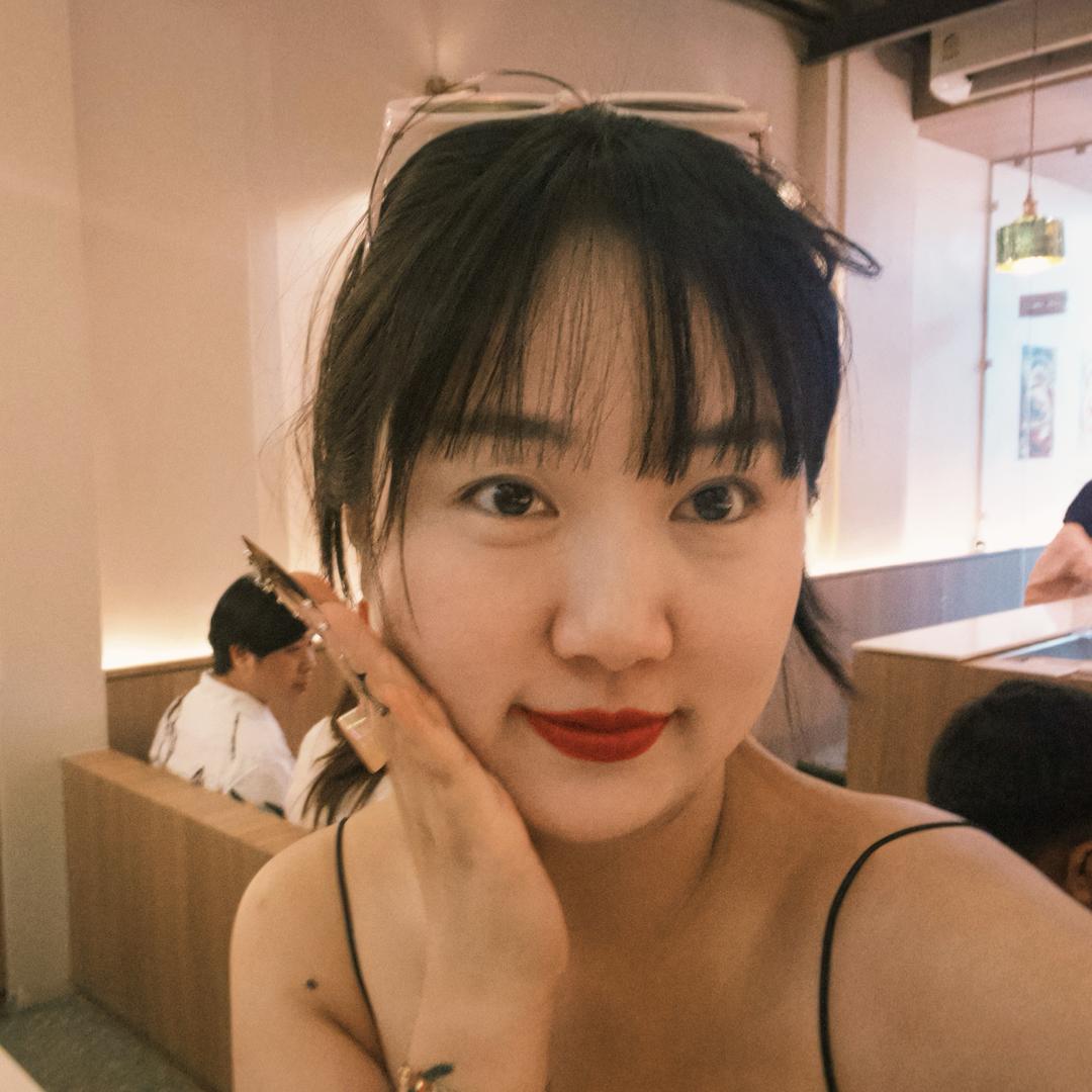鲜儿在成都当纹身师