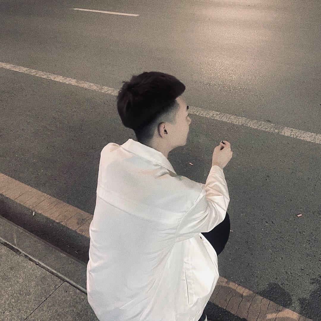H 小贤