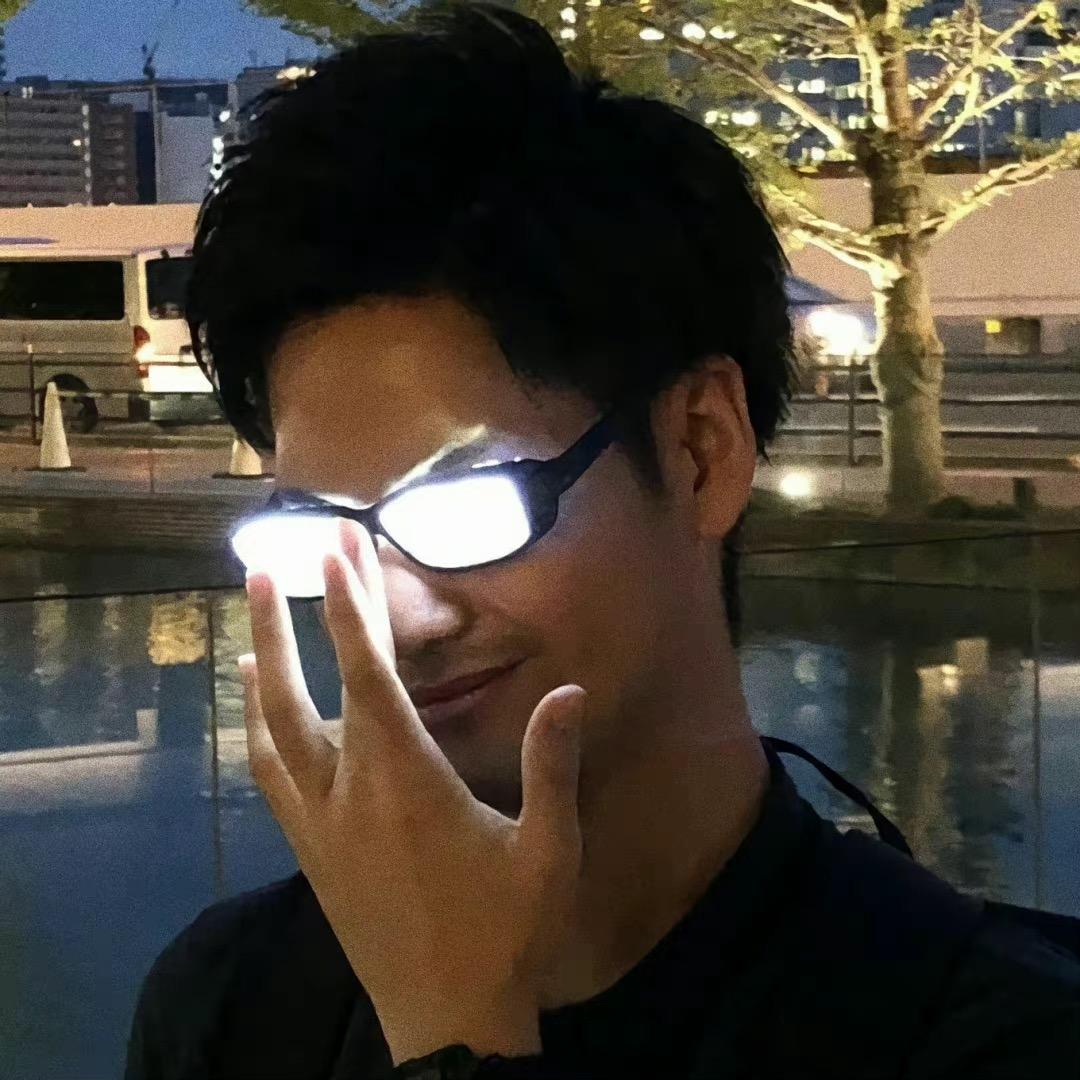弹吉他的小张老师