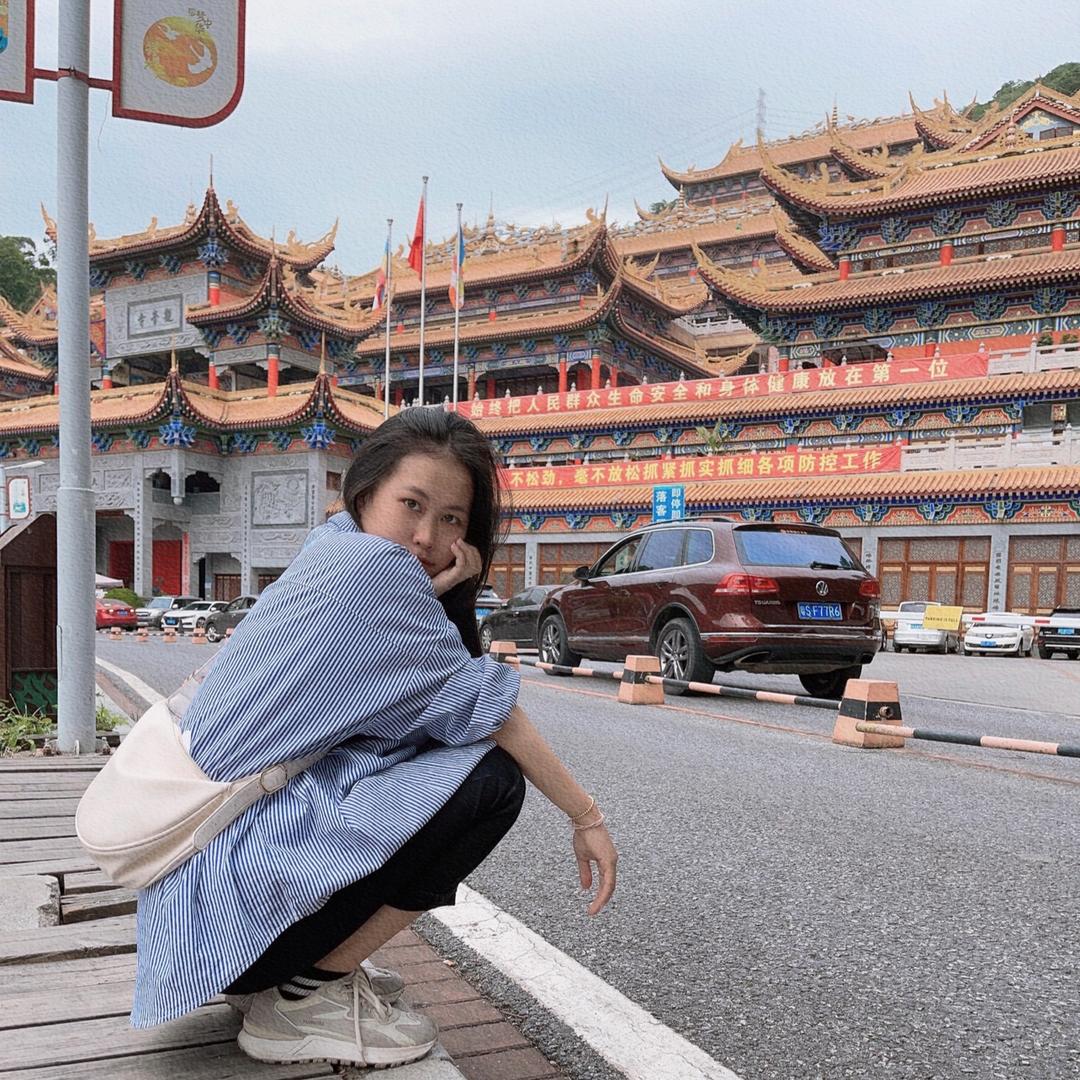 卖鸡叉骨和烤肠的小阿姨🫰🏻