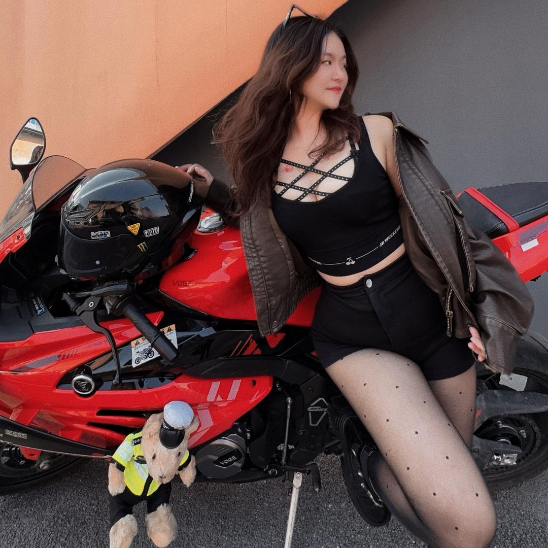 爱撸铁的闪闪✨✨猫🐱
