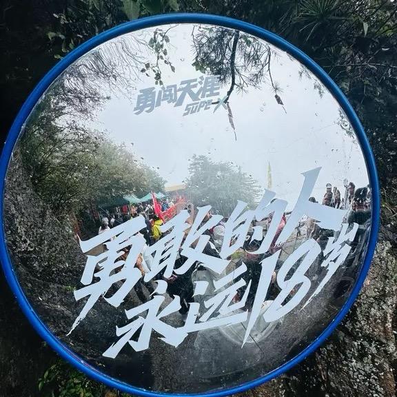 维修电动车的小刘