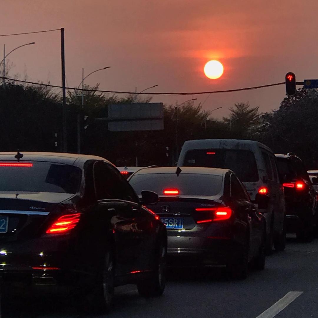 黑岩