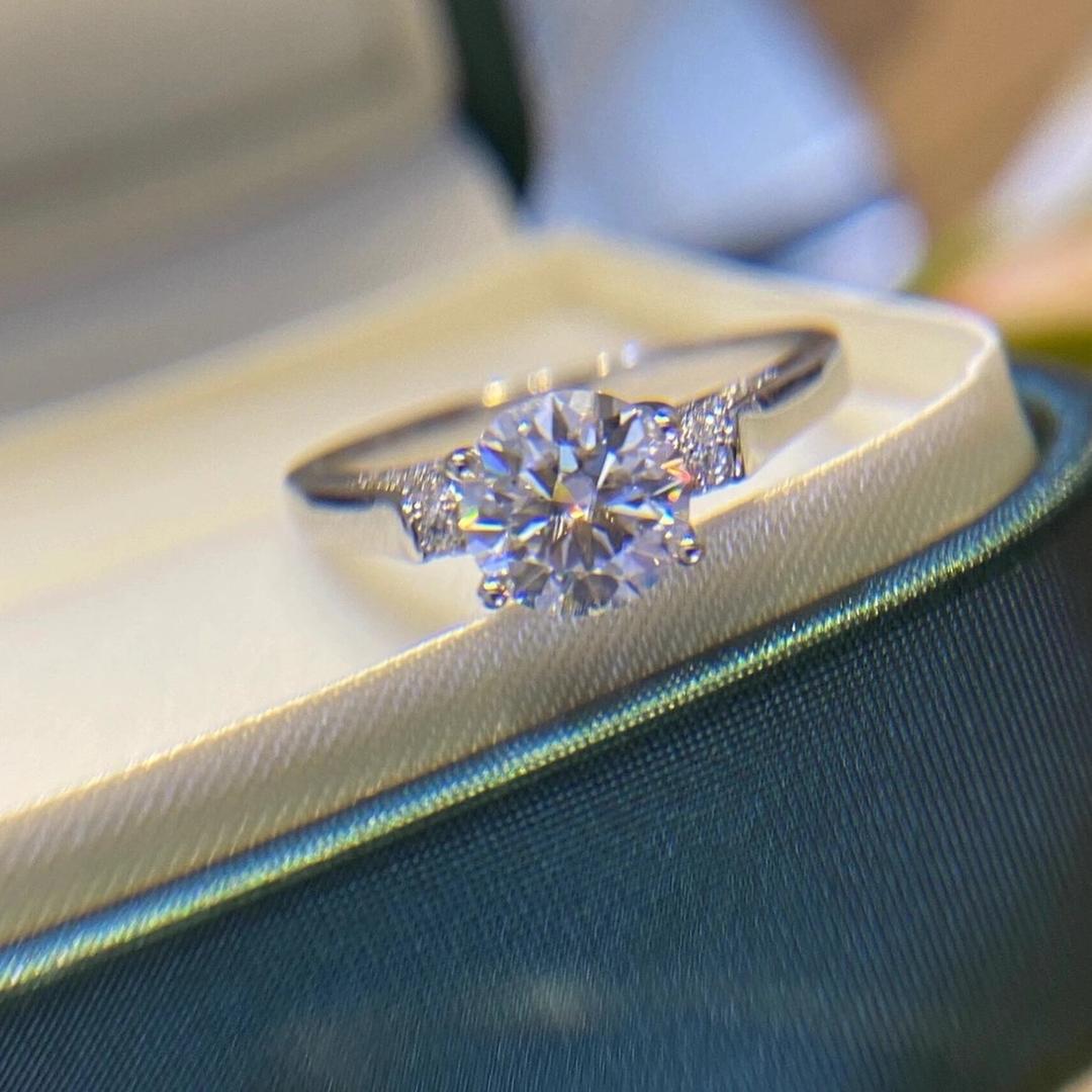 Miss迷思莫桑石饰品