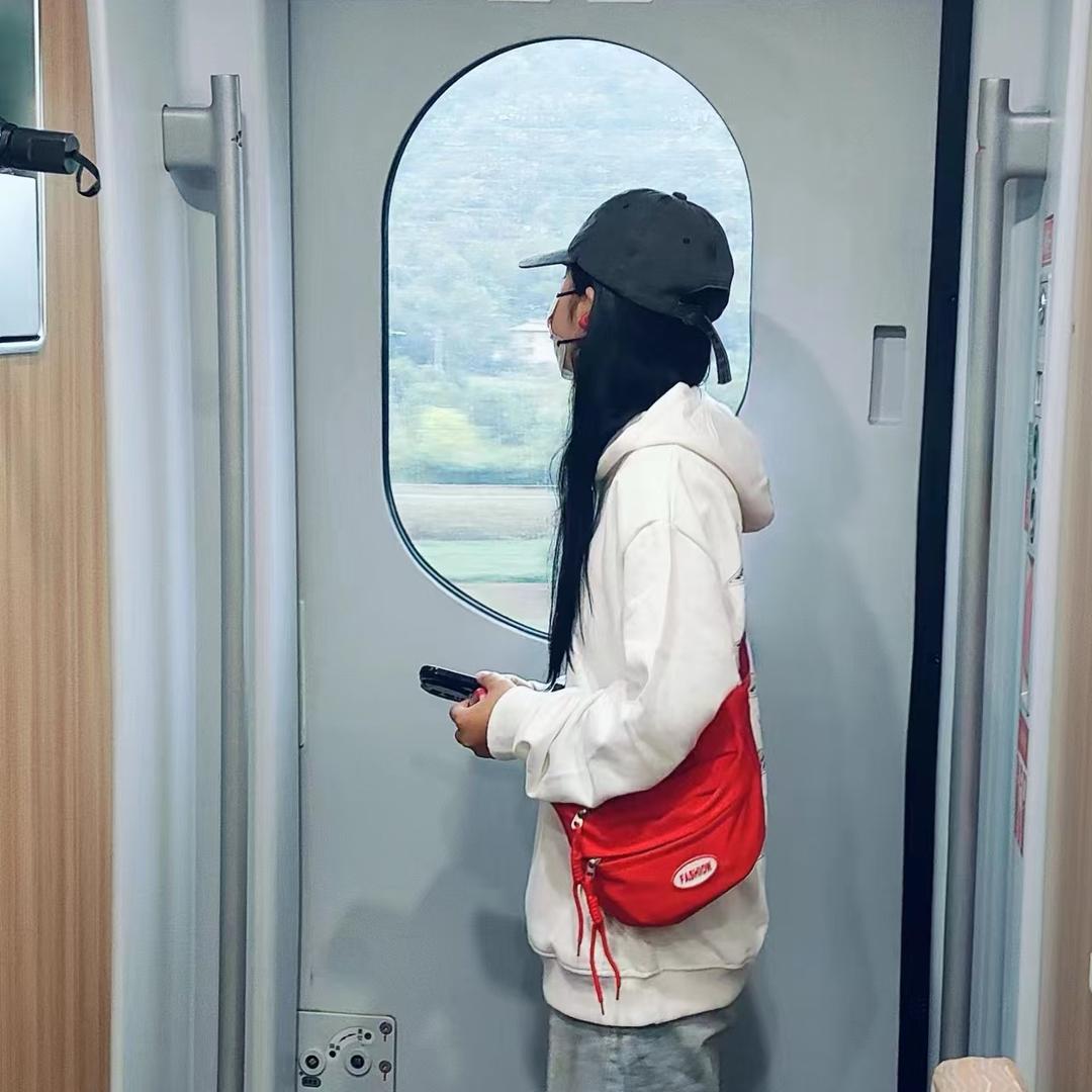 朱嘉静.